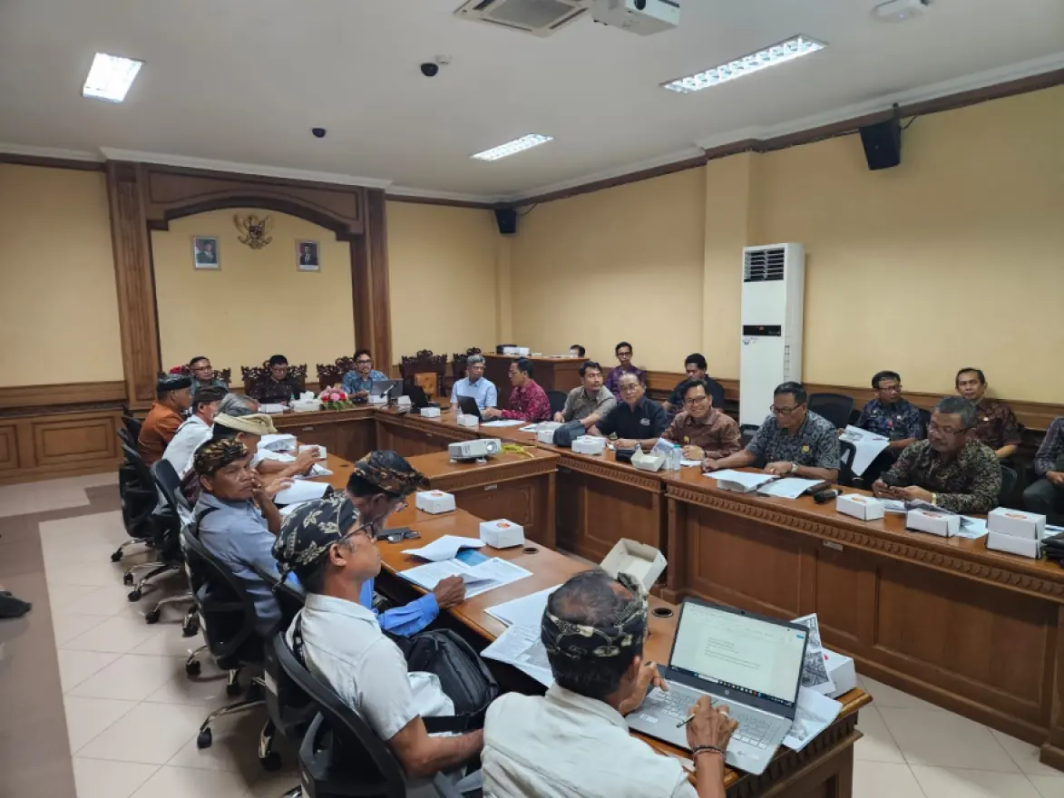 Perbekel Pecatu dan Perwakilan Desa Adat Hadiri FGD Kawasan Tempat Suci dalam Revisi RDTR Kuta Selatan