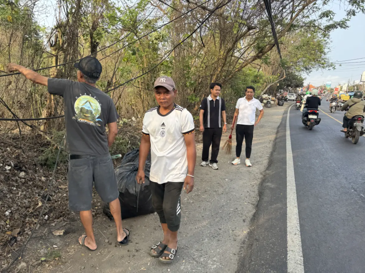 Desa Pecatu Gelar Korve di Sejumlah Ruas Jalan, Perkuat Gotong Royong Menjaga Kebersihan Lingkungan